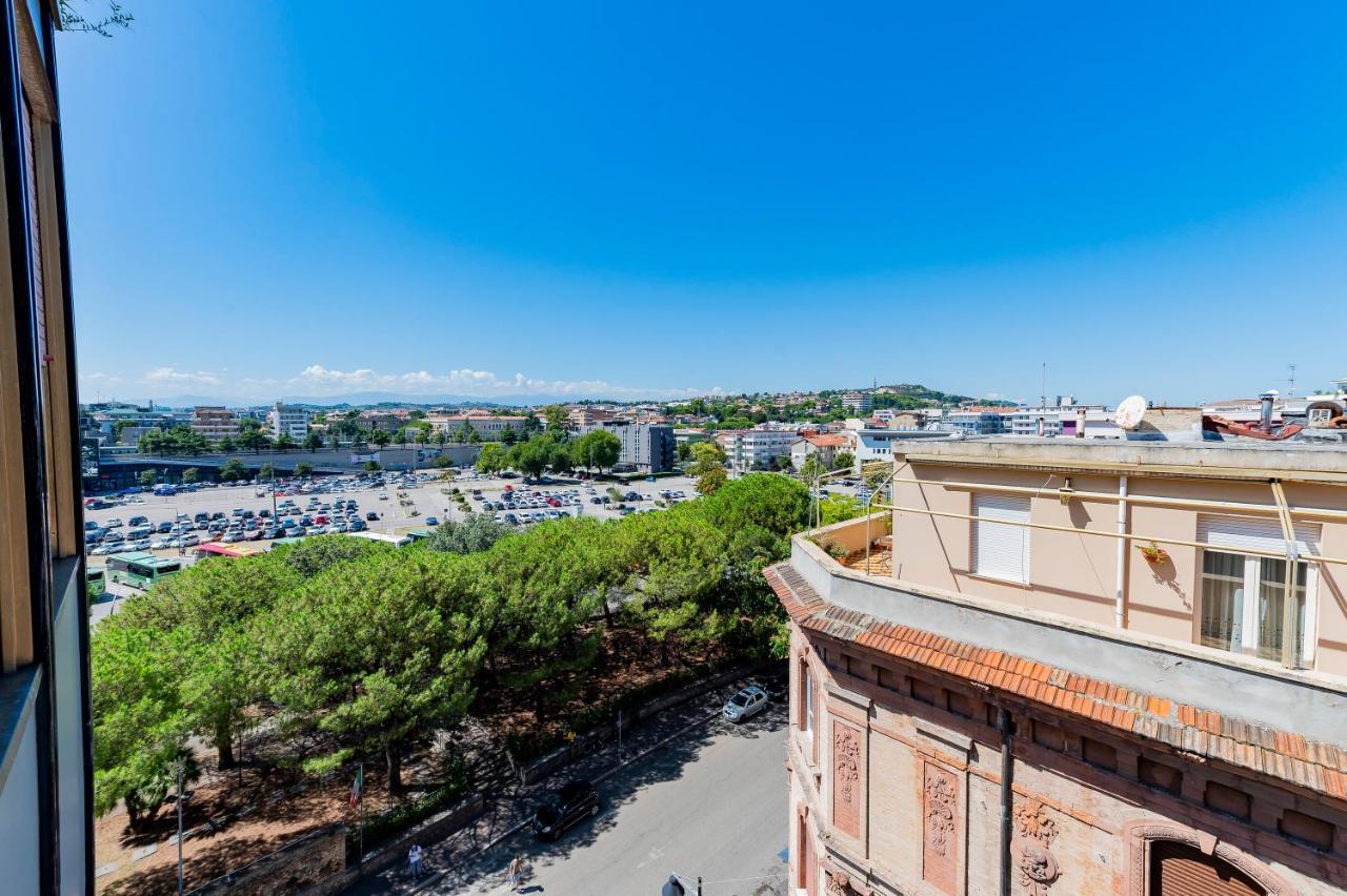 Piazza Salotto & Stazione Comfy Apartment Pescara Esterno foto